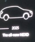 Silueta luminosa de un vehículo con texto "2025 The all-new NEXO".