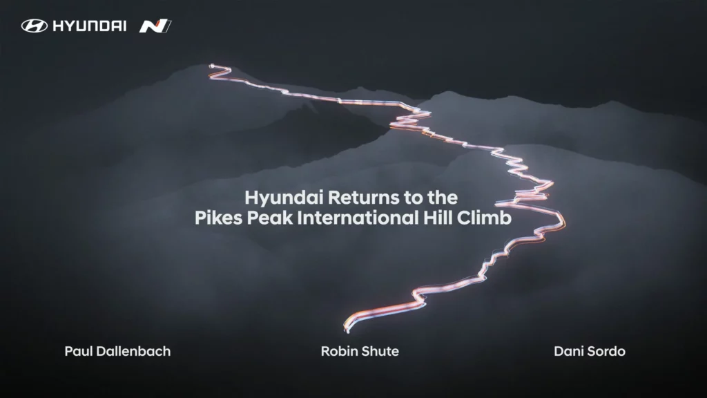 Imagen promocional de Hyundai para Pikes Peak con siluetas montañosas y luces de trazo.