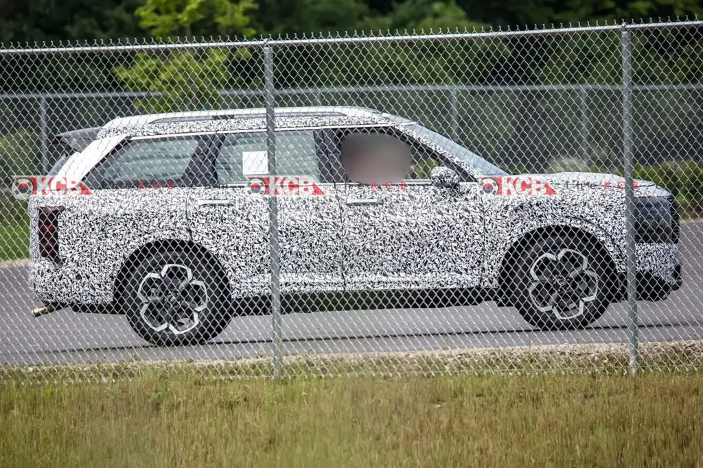 hyundai palisade lx3 loses camouflage 8